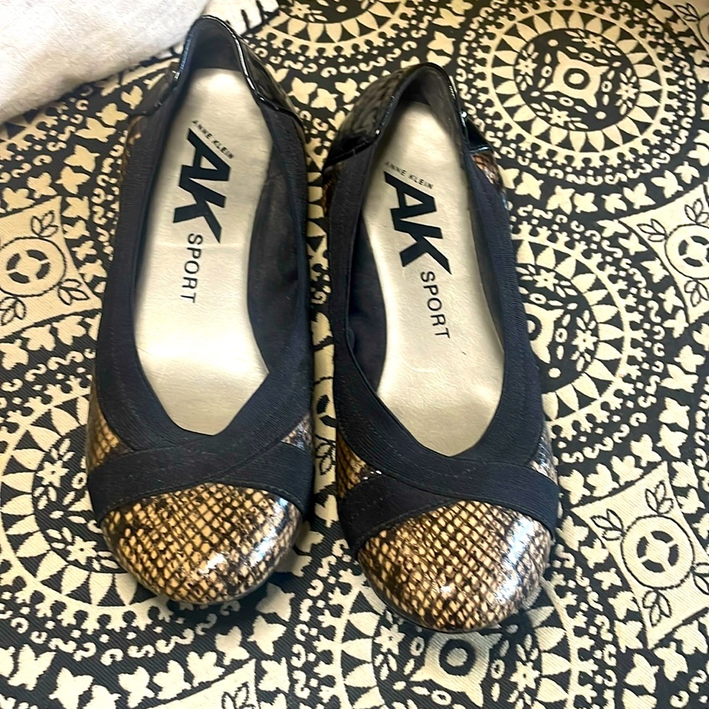 Anne Klein Sport Ballet Flats. Black/Snake Skin. Size 7.